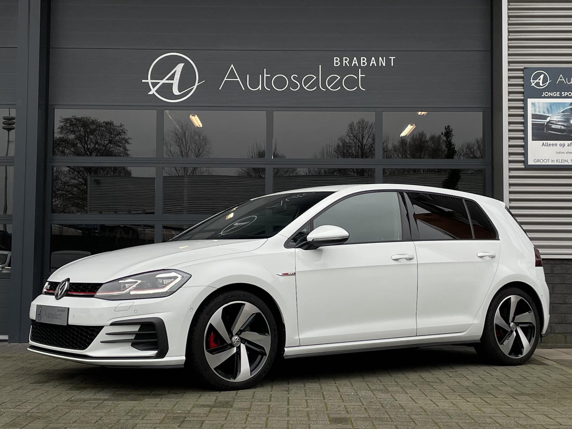 Volkswagen Golf 2.0 TSI GTI 29748563-0.jpg | Autoselect Brabant