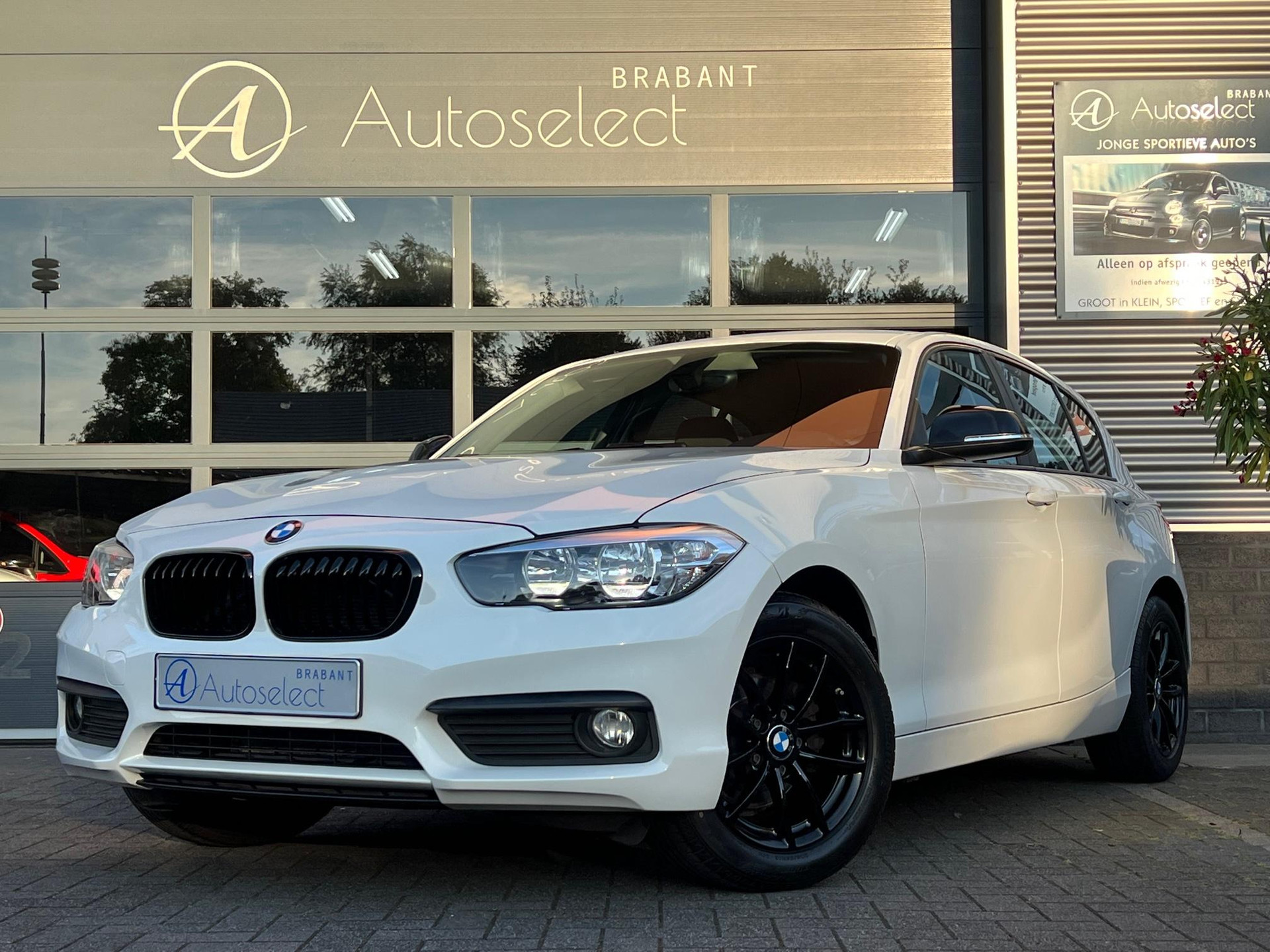 BMW 1-serie 116i Executive 39794461-0.jpg | Autoselect Brabant