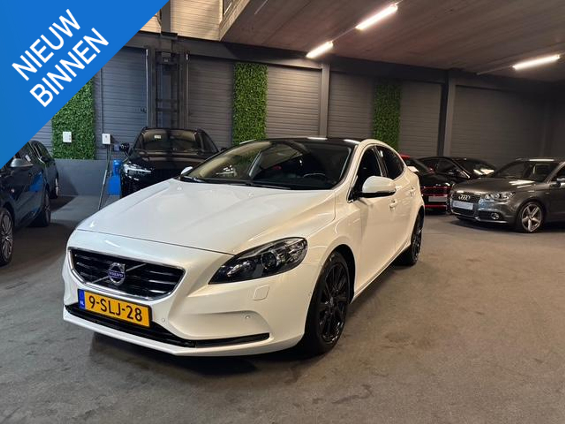 Volvo V40 1.6 D2 Summum 41660637-0.jpg | Autoselect Brabant